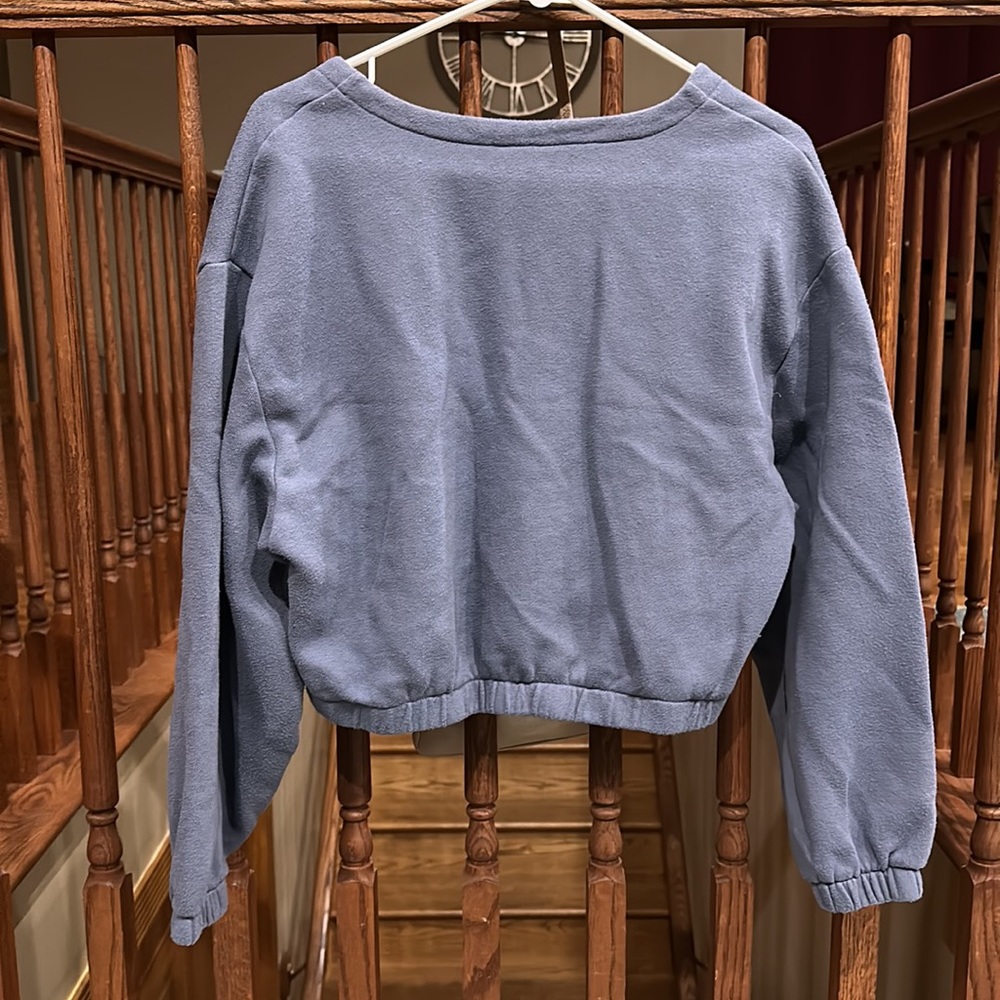 Urban Outfitters Pullover - Picture 2 of 5
